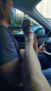 【巴莉女王】车内原味棉袜脚羞辱 bf12012