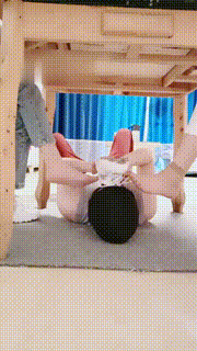 【bibi团】桌底下伺候双狗 bf11533