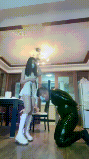 【月影儿】长腿车模脏长靴踩狗 bf11553