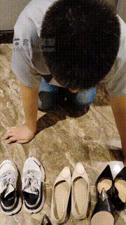 【辣妹S】长时间-双奴清理脏鞋臭袜
