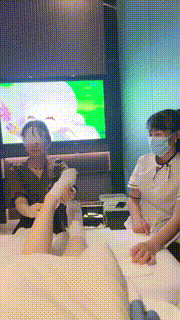 【橘子没熟】当着技师的面辱闺蜜M bf19050