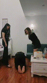 【香香小公举】和素人表姐玩狗-鞭打_脚喂食酸奶 bf20238