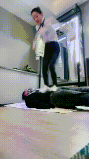 【昆山小主】女白领踩踏_踢裆场 bf21253