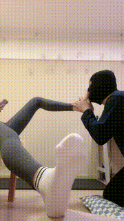 【小妮】运动鞋白袜全体重踩 bf20879