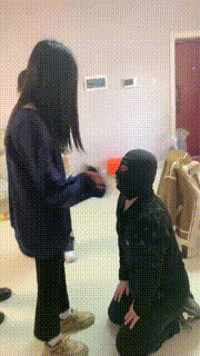 【精神小妹】耳光鞋底抽打_全体重踩踏 bf23839