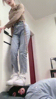 【精神小妹】3S学生主全体重踩头_跺头 bf23567