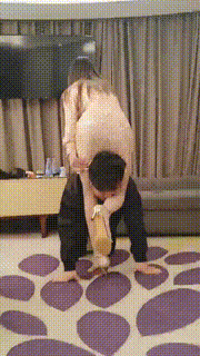 【美娜格格】逛街一天原味脚让狗品尝【双视角版】 bf23969_1