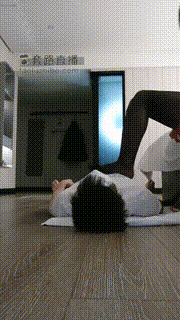 【米小唐】高跟黑丝塞嘴踩奶狗 bf22093