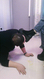 【吴迪】素人短靴脚踩喂食 bf22717