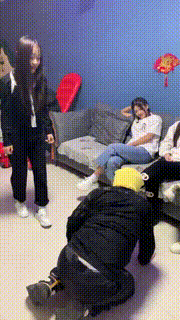 【精神小妹】多S群调-社会女青年暴打逃跑狗 bf24740