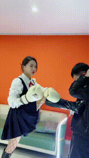 【潘妮女王】拳击女教练暴打会员网袜长靴辱狗 bf24309封面图