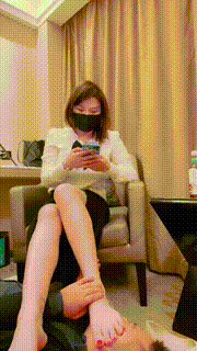 【甜心教主】女白领鞋底抽狗脸裸足踢裆踩踏 bf24837