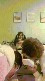 【绿子】双狗争宠取悦主人-舔白丝脚当脚垫坐垫 bf24753