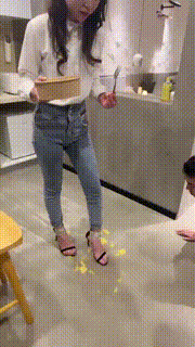 【领主老大】御姐口水喂食全体重踩踏虐打【双视角版】 bf24068_2封面图