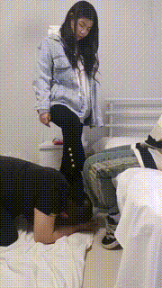 【吴迪】双素人学生蹂躏班主任黑白袜气味羞辱 bf25018