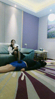 【小魔女】御姐高跟黑丝暴力踢踹 bf24360封面图