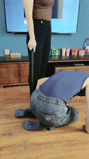 【辣姐】手铐捆绑堵嘴狠抽+踩蛋糕喂食 bf24774