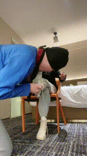 【不知名美女】逛街后强迫闻舔原味吃袜子口水转胯 bf24627