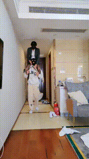 【暴力美学】前台小姐姐黑丝全体重踩咀嚼喂食 bf24483封面图