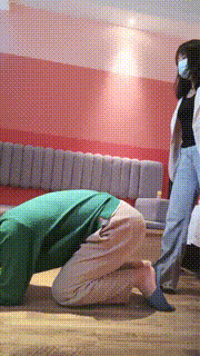 【嗯哼S】高跟裸足踩踏喂食 bf26861