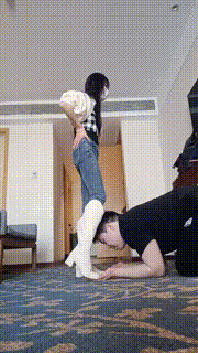 【小主十言】白靴羞辱全体重踩踏踢裆虐乳舔脚上浓痰 bf25762