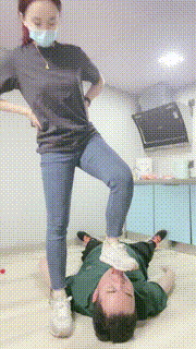 【小劳拉】运动鞋全体重踩踏强制喂食 bf27269