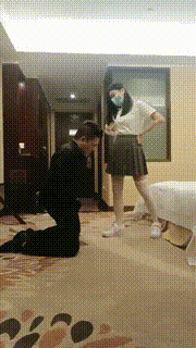 【御神】强制小白鞋白丝提档踩踏闻臭鞋臭袜 bf26770