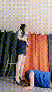 【猫神大大】空姐制服诱惑-踩踏喂食口水吐脸 bf26237封面图