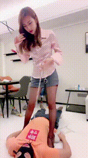 【uuu】素人模特黑丝高跟碾压喂口水转胯坐脸窒息 bf27208