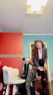 【语阳】长靴黑丝踩食物喂食-转胯遛狗-喂口水 bf26443