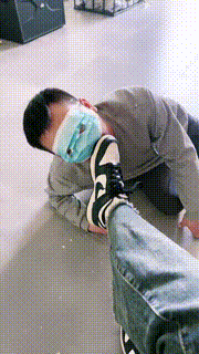 【宫雪大大】脏运动鞋碾压食物喂食脏鞋底踩狗脸 bf27310