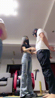 【苏州十三姨】双S牛仔裤暴力踢裆虐废狗手铐反绑踹头 bf26559封面图