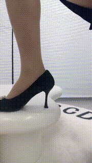 【狗哥】银行白领高跟踩狗舌-原味肉丝脚捂狗 bf26453封面图