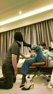 【木秋S】黑丝高跟诱惑闻香水虐乳厕奴开发 bf27376