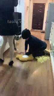 【倩S】双S-舔鞋转胯裸足踩踏舔吃烟灰 bf28719封面图