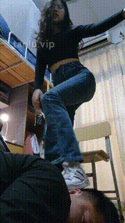 【素人星探】偷溜女生宿舍被虐-白袜踩骑马深喉虐乳舔鞋 bf28632