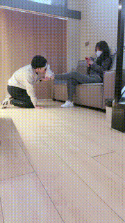 【晚晚】舔脏小白鞋-红色船袜-踩踏恋足 bf26315封面图