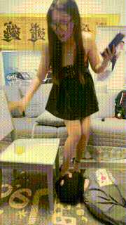 【伊兮夫妻】高跟踩狗喝圣水脚插嘴 bf28688