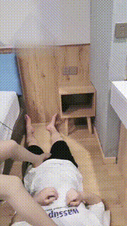 【紫琳女神】骑马转胯遛狗裸足全体重踩藤条抽 bf28498封面图