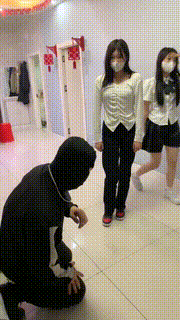 【精神小妹】3学生S-运动鞋白袜踹头踹脸暴力场 bf28564封面图