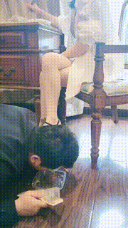 【筱月】姐妹花犬化-脚下喂食脚踩碾压强迫圣水【双视角版】bf28222_1