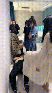 【精神小妹】5S素人学生主群殴-轮流爆踹踩踏原味羞辱 bf28360封面图