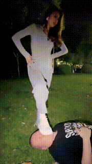 【uuu】户外惩罚猥琐大叔-小白鞋踩舔骑马爬行白袜塞嘴脚插嘴 bf28770