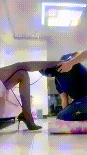 【希雅】白领黑丝高跟诱惑全体重踩踏踢踹拽狗头 bf28901