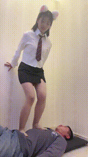 【依依子】萝莉主长靴重度提档肉丝全体重踩踏 bf26741封面图