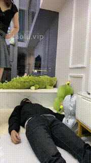 【阿昆】私生活圈养-白袜脚踩踏按摩伺候裸足舔 bf28452