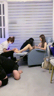 【麋鹿银儿】美甲店小妹体验当S-闻舔鞋底裸足-踩踏【完整版】bf29150_1封面图