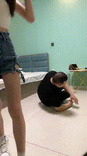 【文文】最强羞辱-健身后原味袜让狗闻小白鞋踩踏喂口水 bf28319