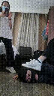 【文文文】双S小白鞋暴揍狗全体重踩踏【三视角版】 bf27786_1