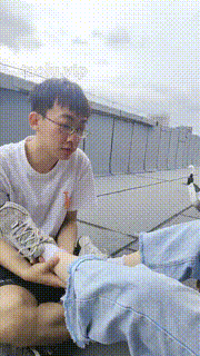 【欣欣】户外阳台舔鞋-咀嚼白袜-气味羞辱-裸足碾压踩 bf29166封面图